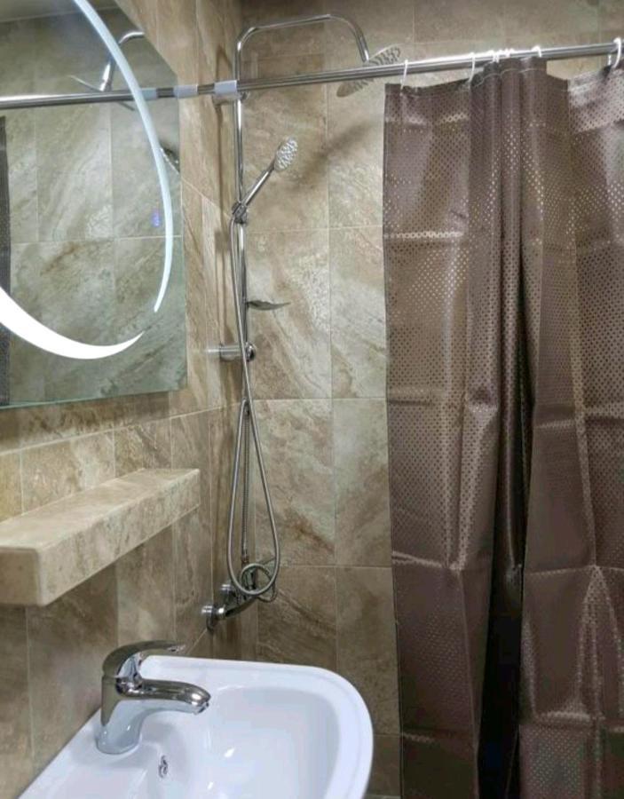 Guest House 15A Кутаиси Екстериор снимка
