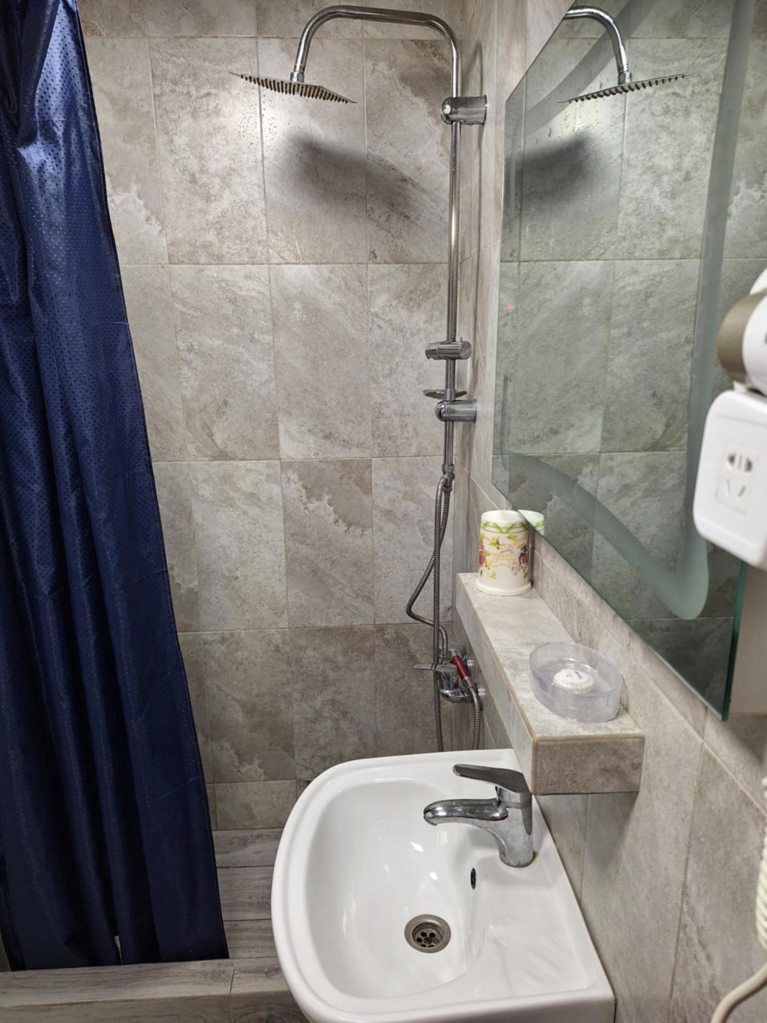 Guest House 15A Кутаиси Екстериор снимка