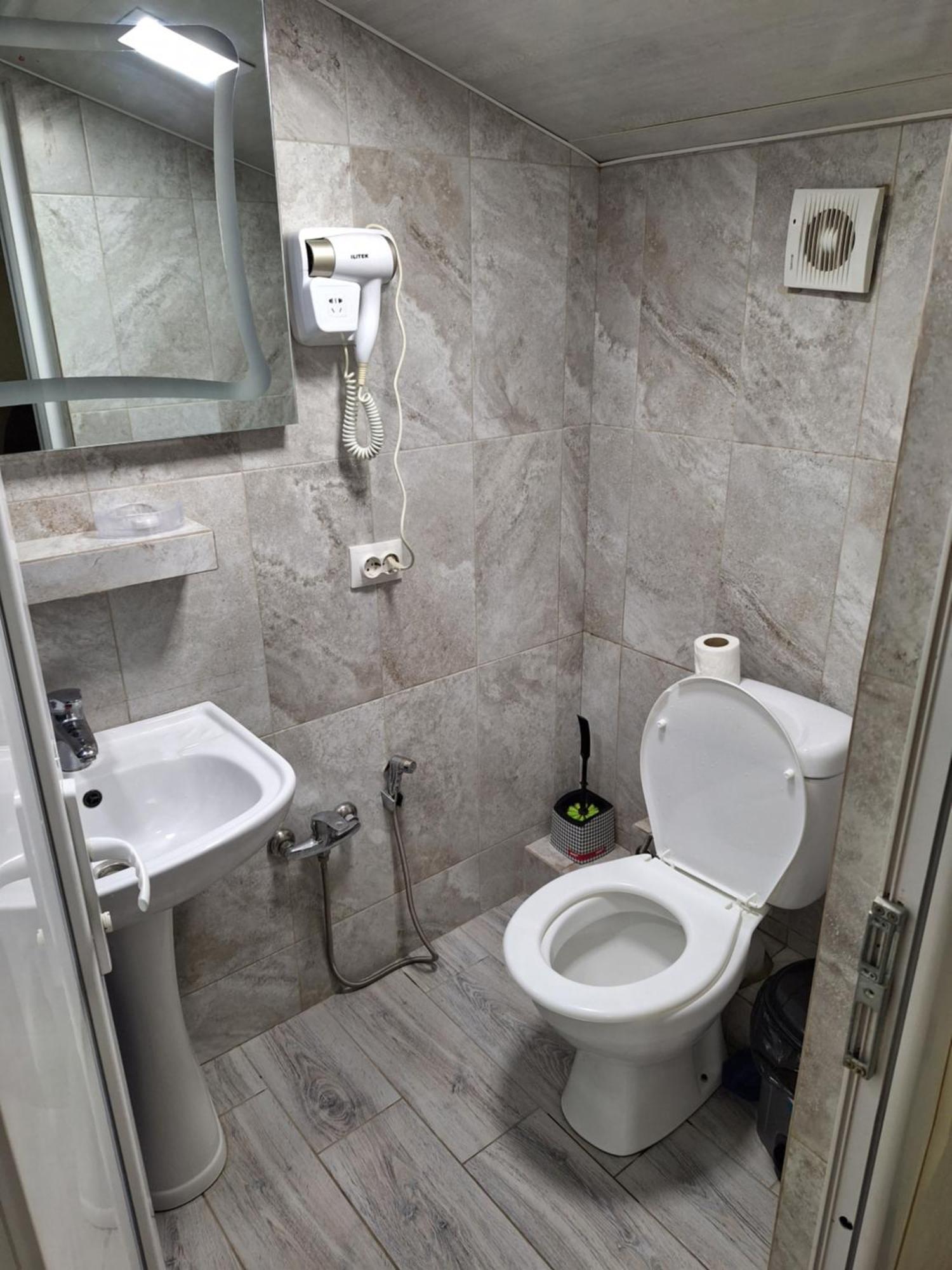 Guest House 15A Кутаиси Екстериор снимка