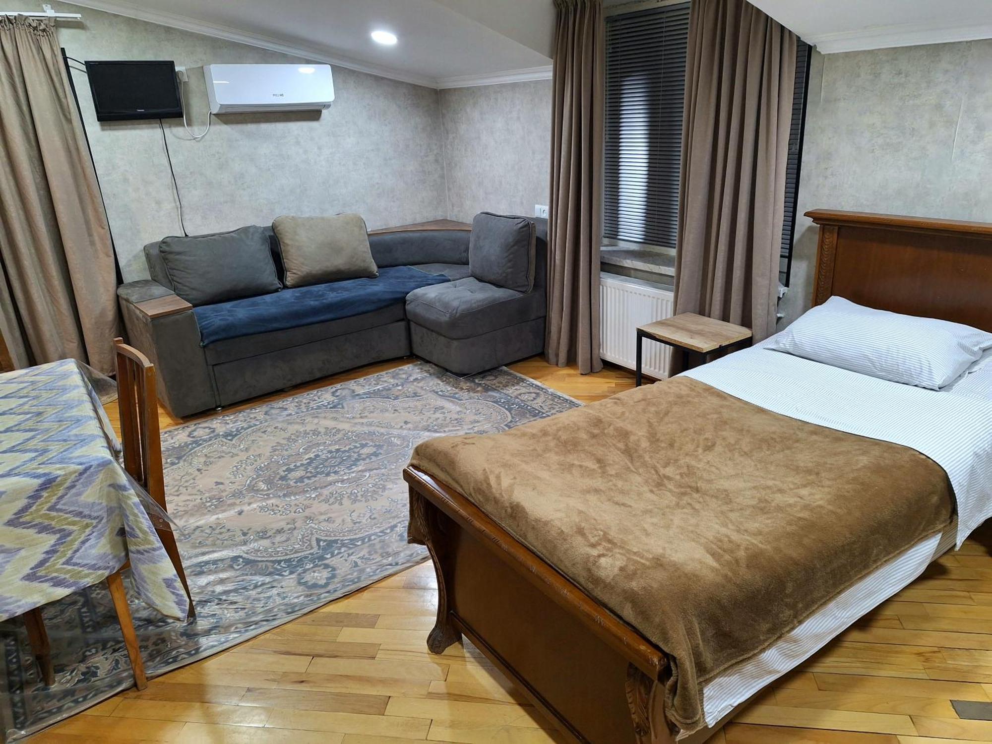 Guest House 15A Кутаиси Екстериор снимка
