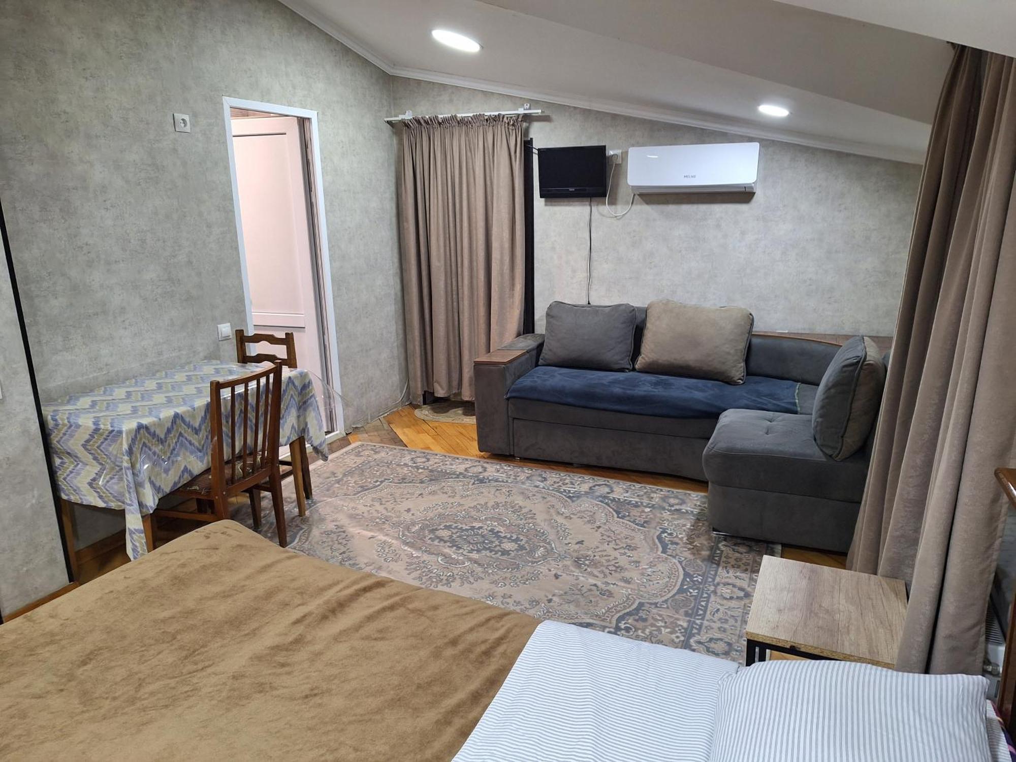 Guest House 15A Кутаиси Екстериор снимка